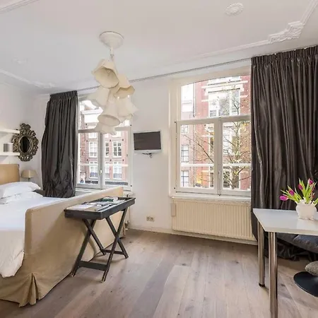 Mnque Amsterdam